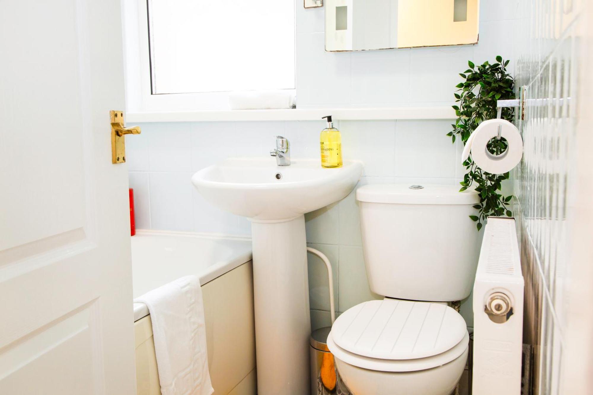 Newly Launched 3 Bedroom House With Free Parking Litherland Exterior photo
