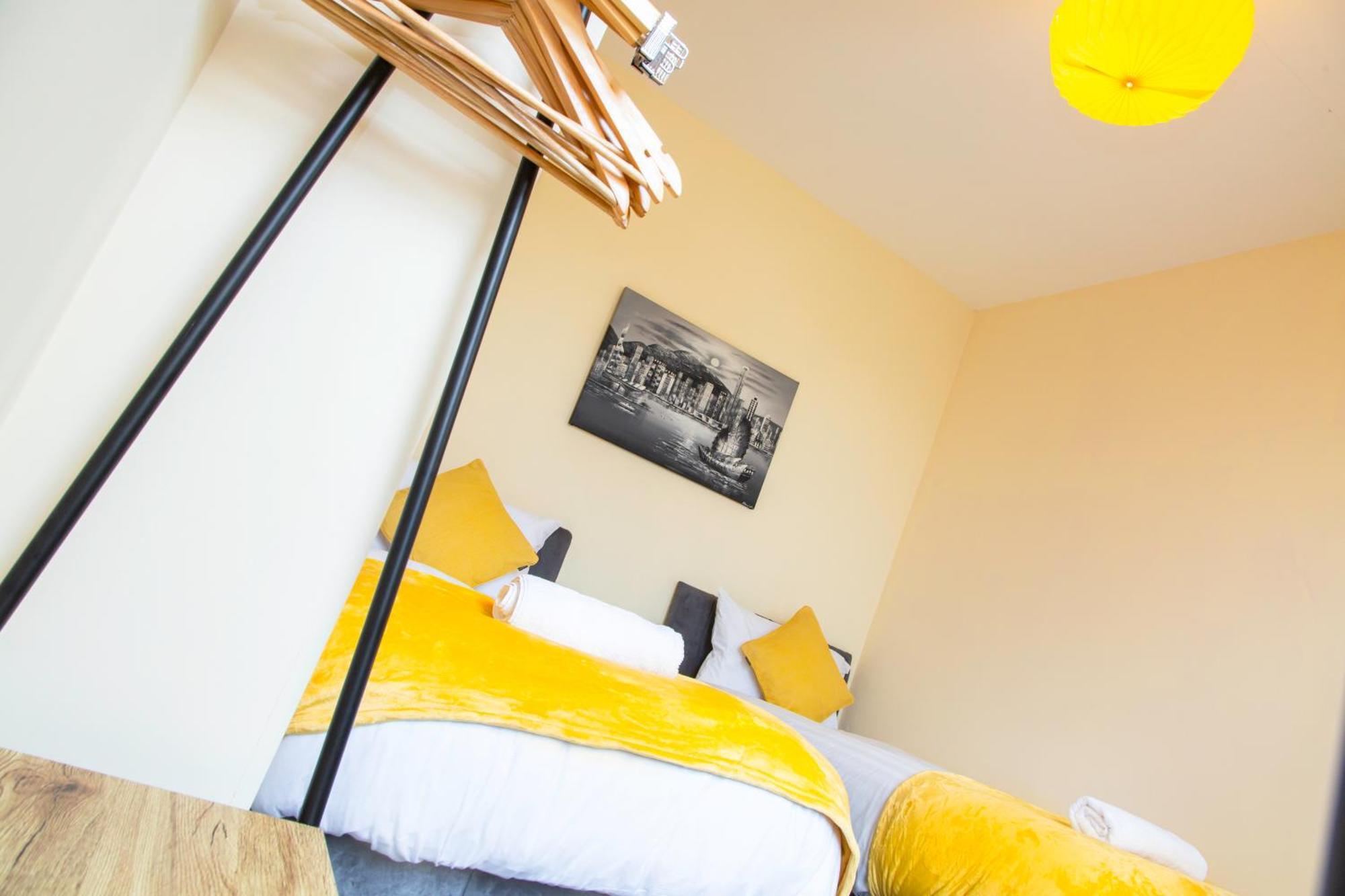 Newly Launched 3 Bedroom House With Free Parking Litherland Exterior photo